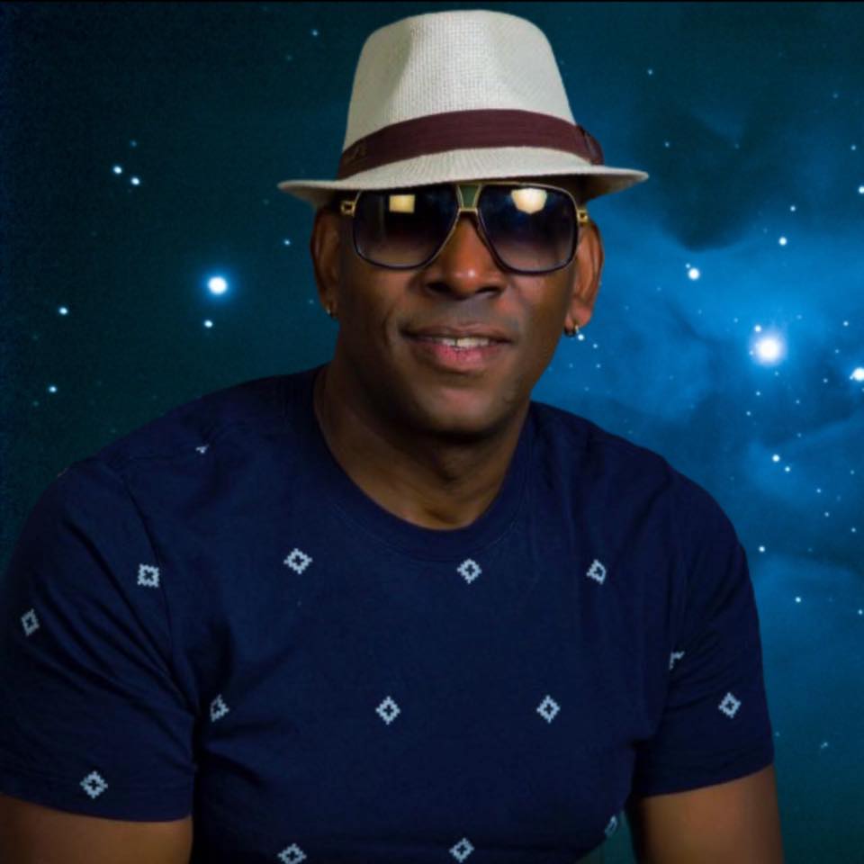 Carlos Alcántara - Dueño de la radio